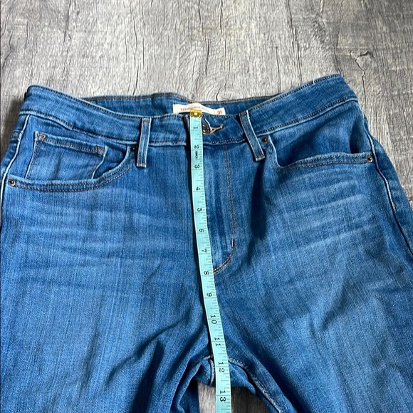 LEVIS 721 HIGH RISE SKINNY JEANS - Picture 7 of 9